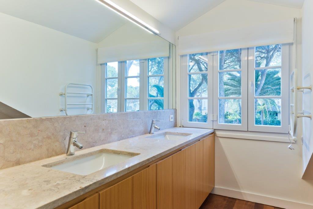 5 bedroom villa with a swimming pool