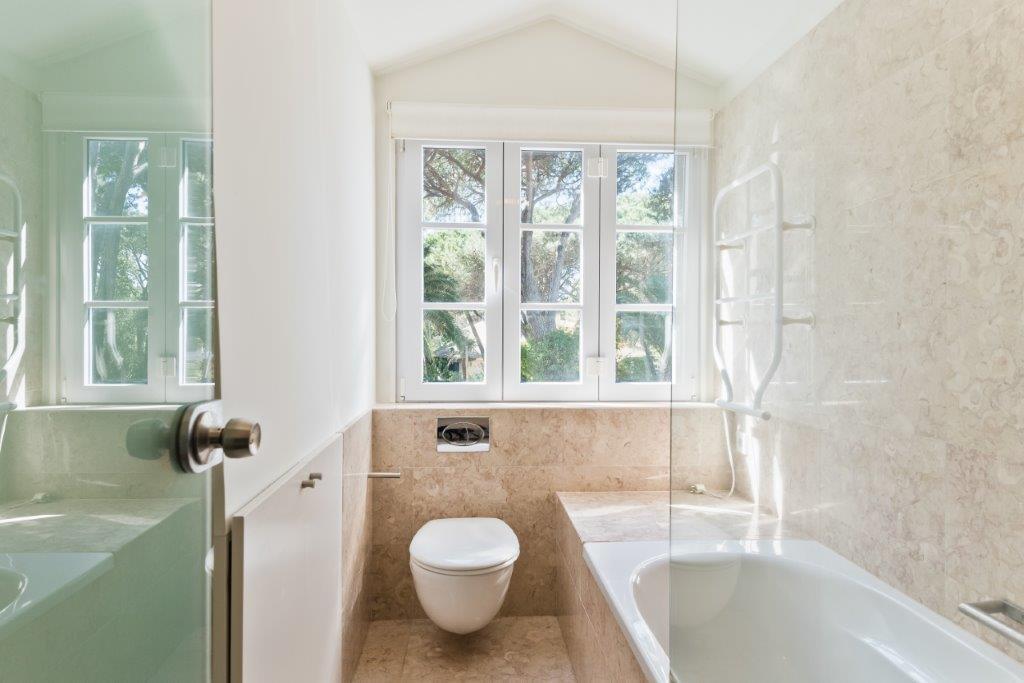 5 bedroom villa with a swimming pool