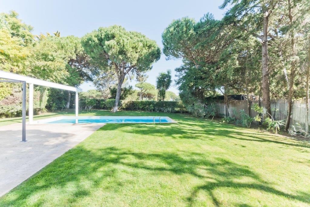 5 bedroom villa with a swimming pool