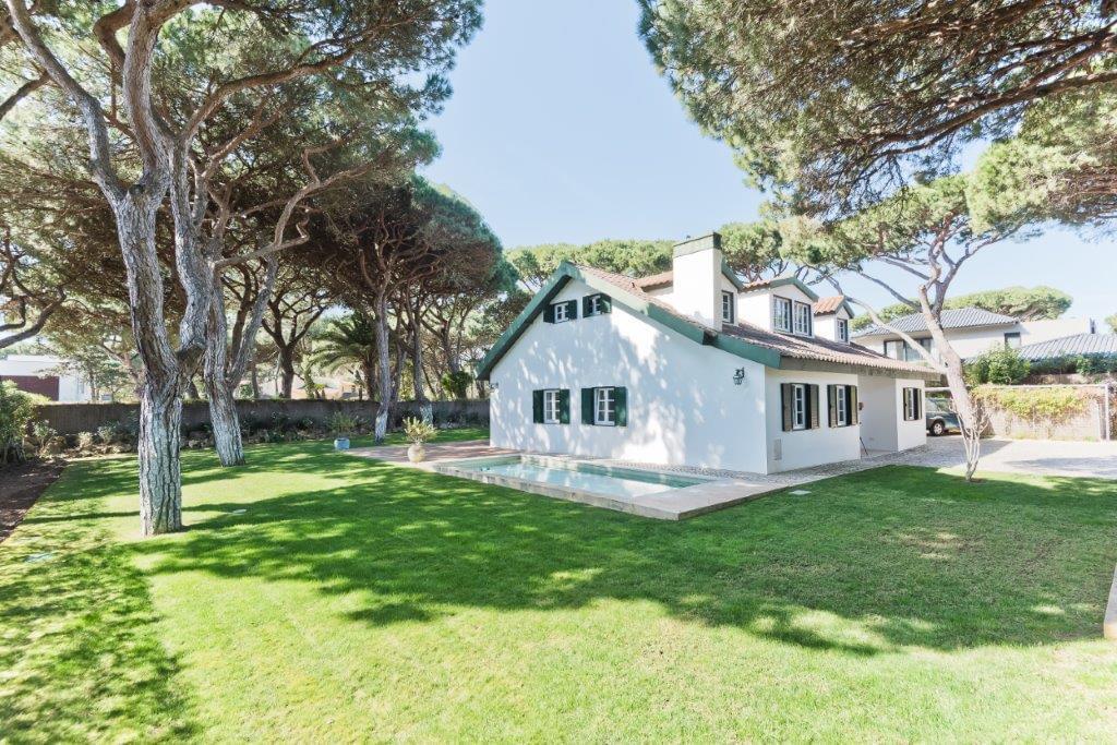 5 bedroom villa with a swimming pool