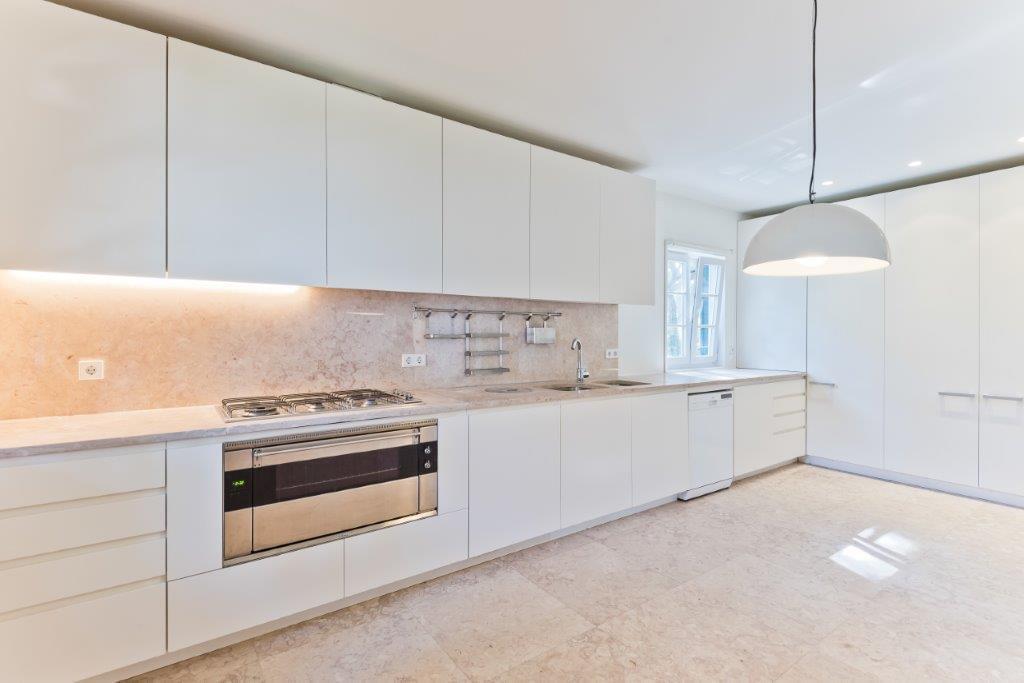 5 bedroom villa with a swimming pool