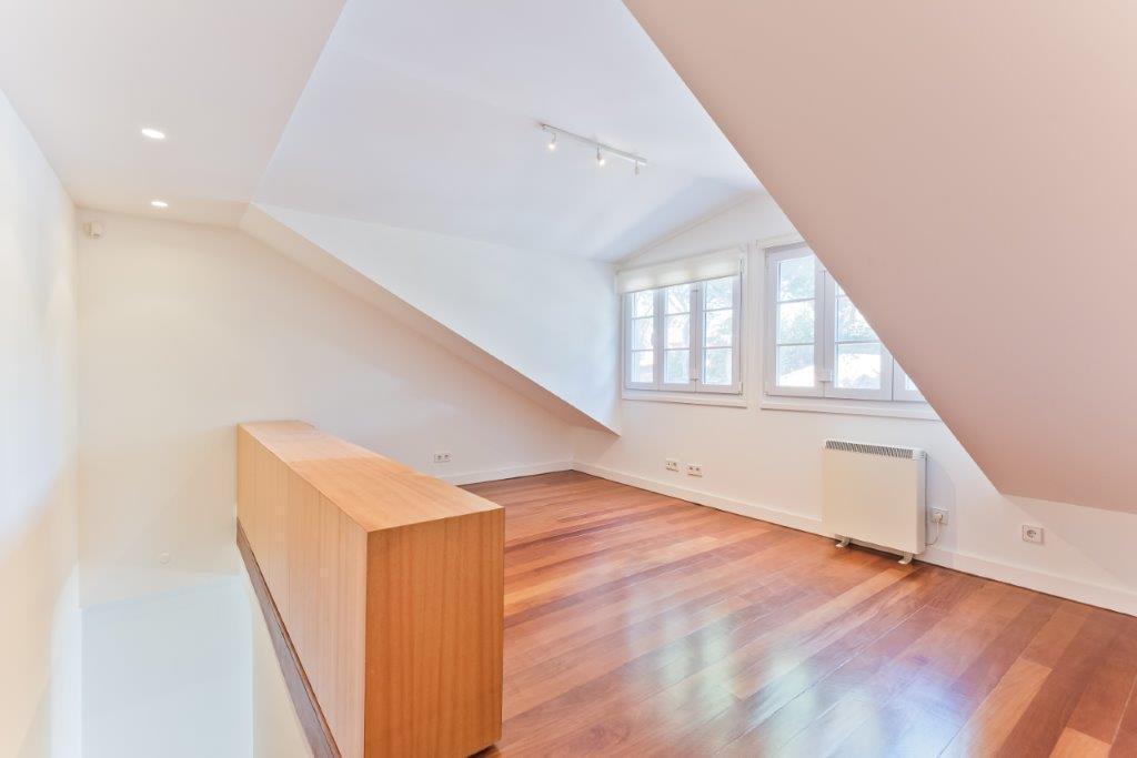 5 bedroom villa with a swimming pool