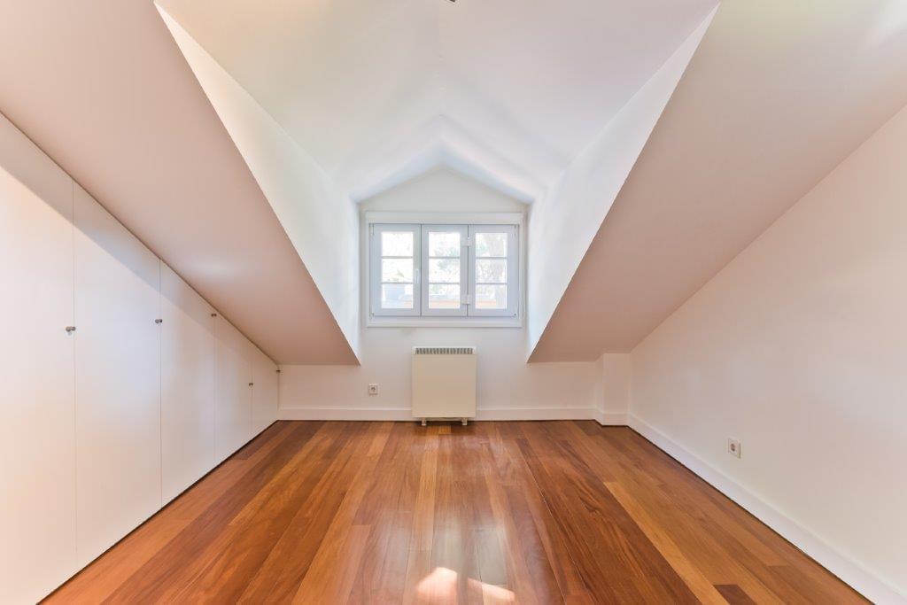 5 bedroom villa with a swimming pool