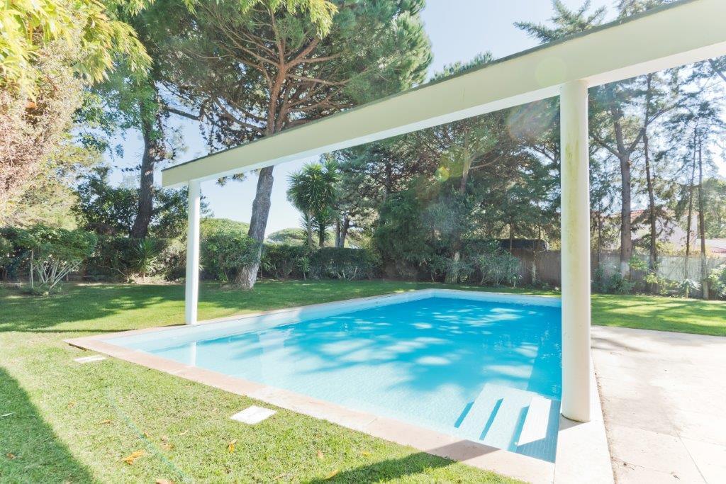 5 bedroom villa with a swimming pool