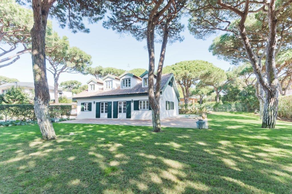 5 bedroom villa with a swimming pool