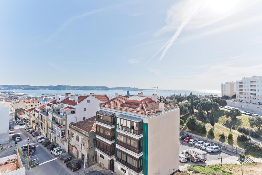 3 bedroom duplex with parking
