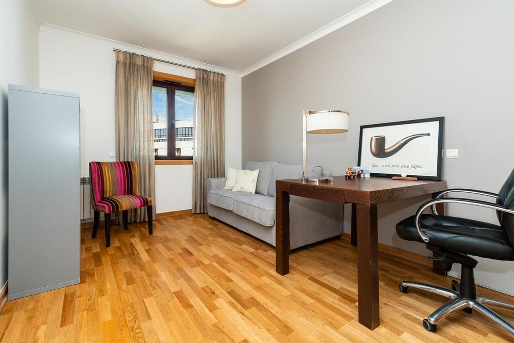 4 bedroom apartment with a swimming pool in gated community