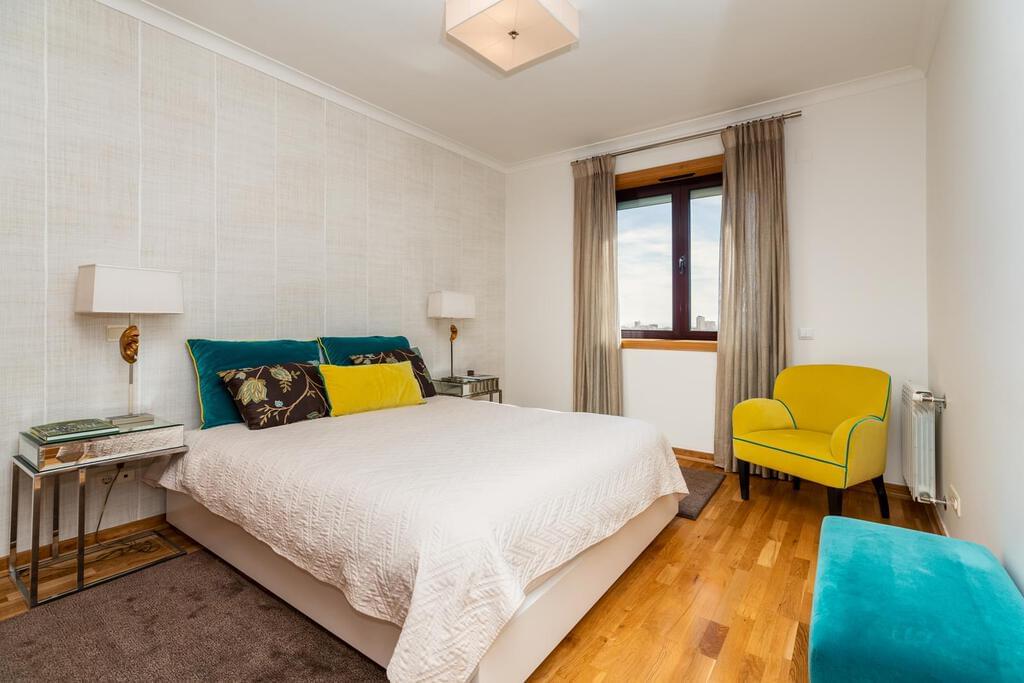 4 bedroom apartment with a swimming pool in gated community