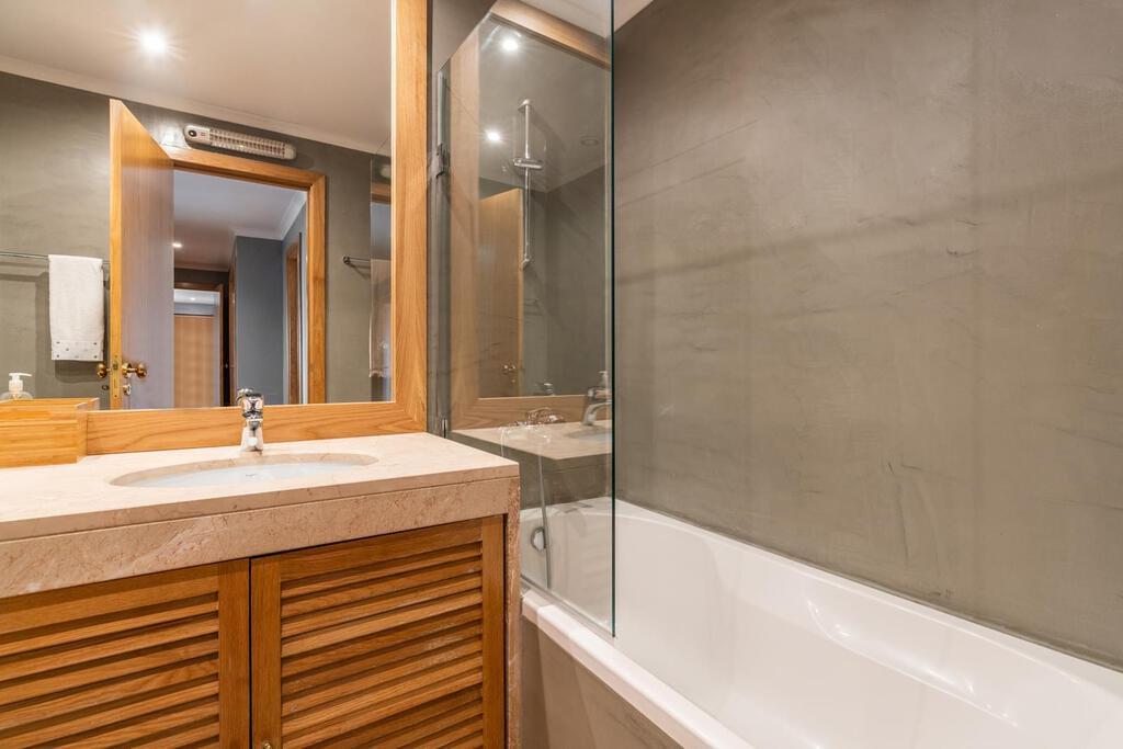 4 bedroom apartment with a swimming pool in gated community