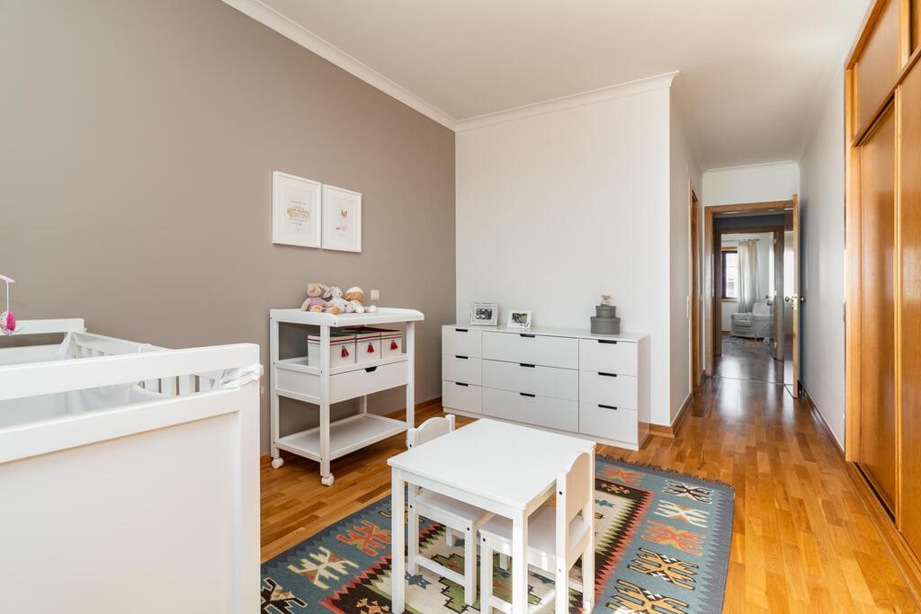 4 bedroom apartment with a swimming pool in gated community