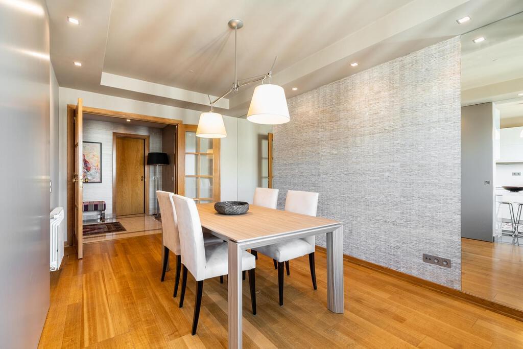 4 bedroom apartment with a swimming pool in gated community