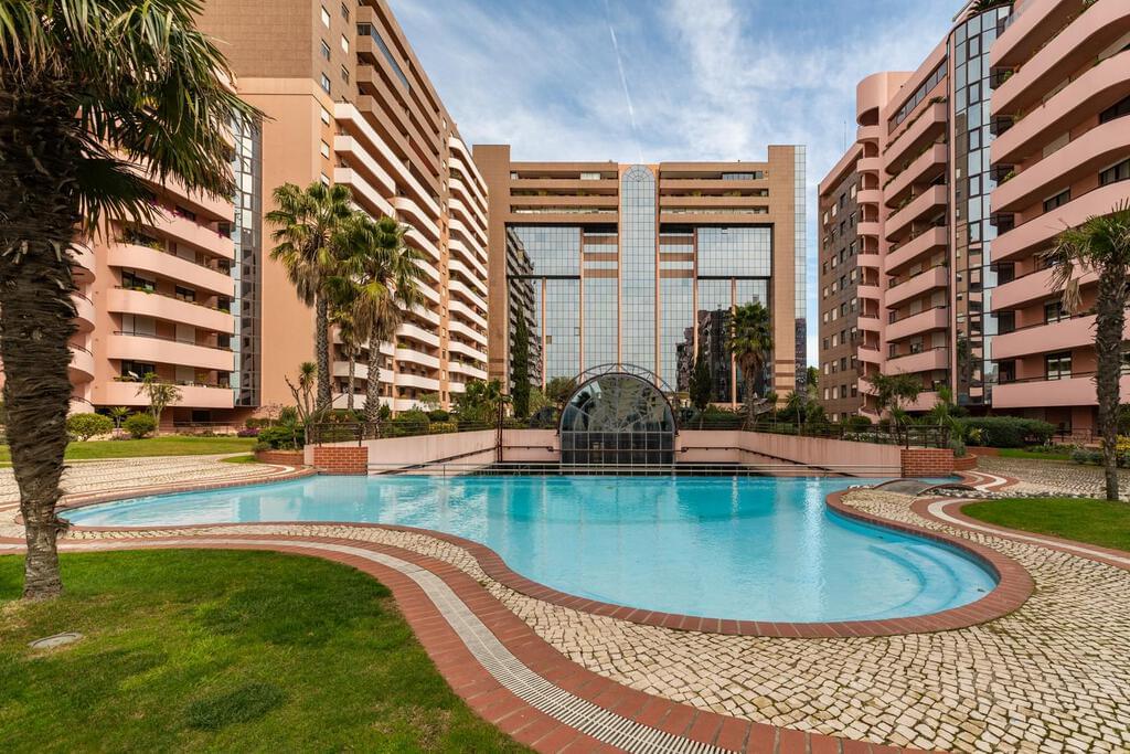 4 bedroom apartment with a swimming pool in gated community
