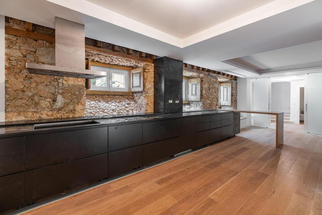 Apartamento T4+1 duplex com estacionamento