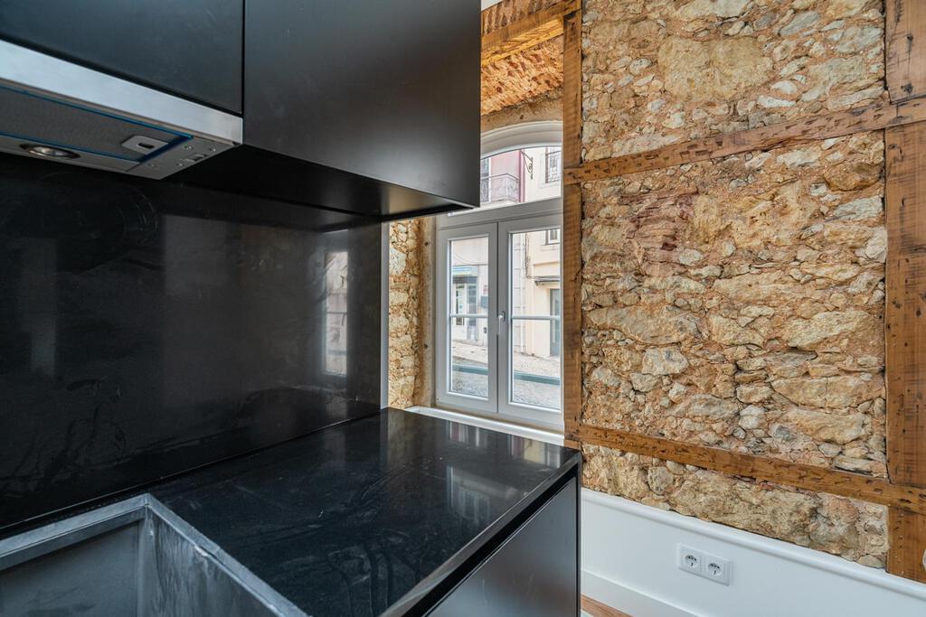 4 bedroom apartment with parking
