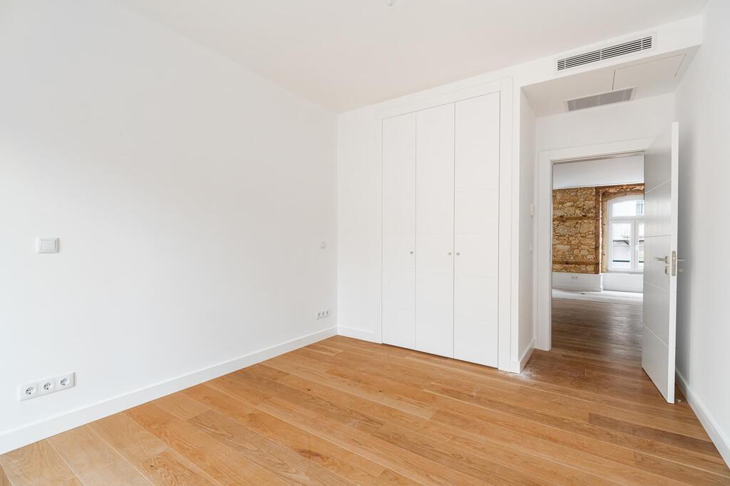 4 bedroom apartment with parking