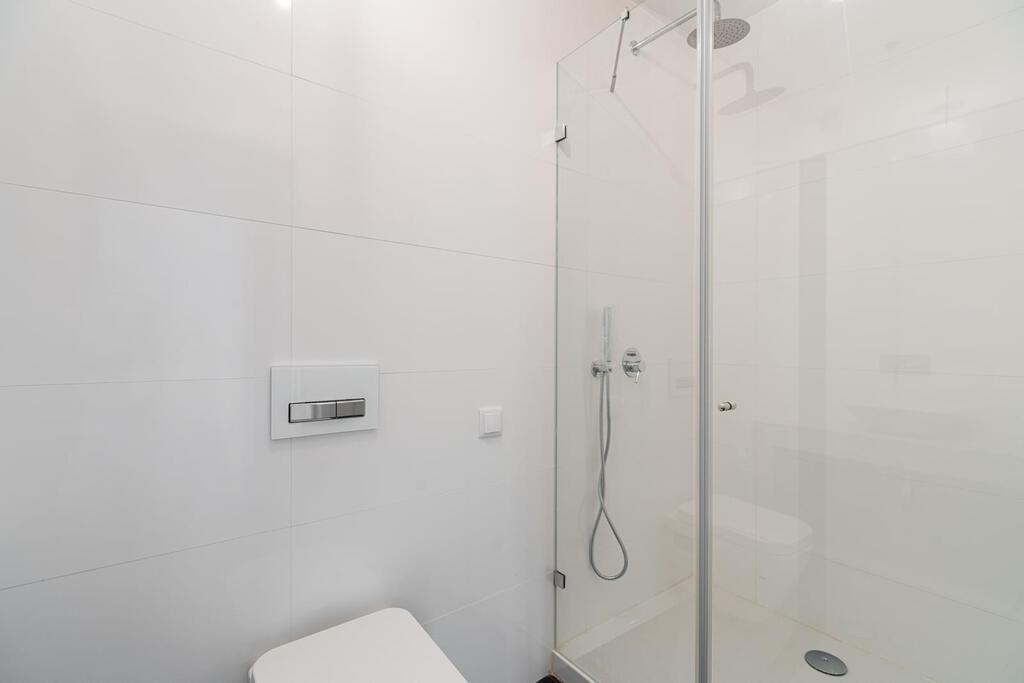 4 bedroom apartment with parking
