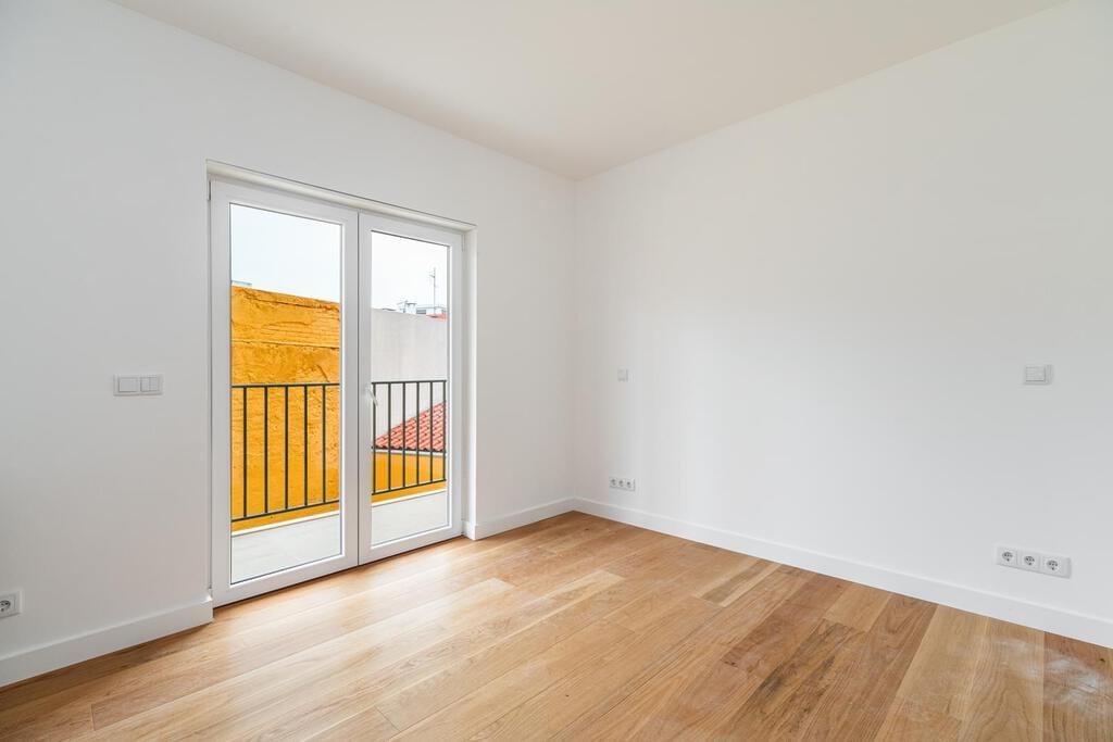 4 bedroom apartment with parking