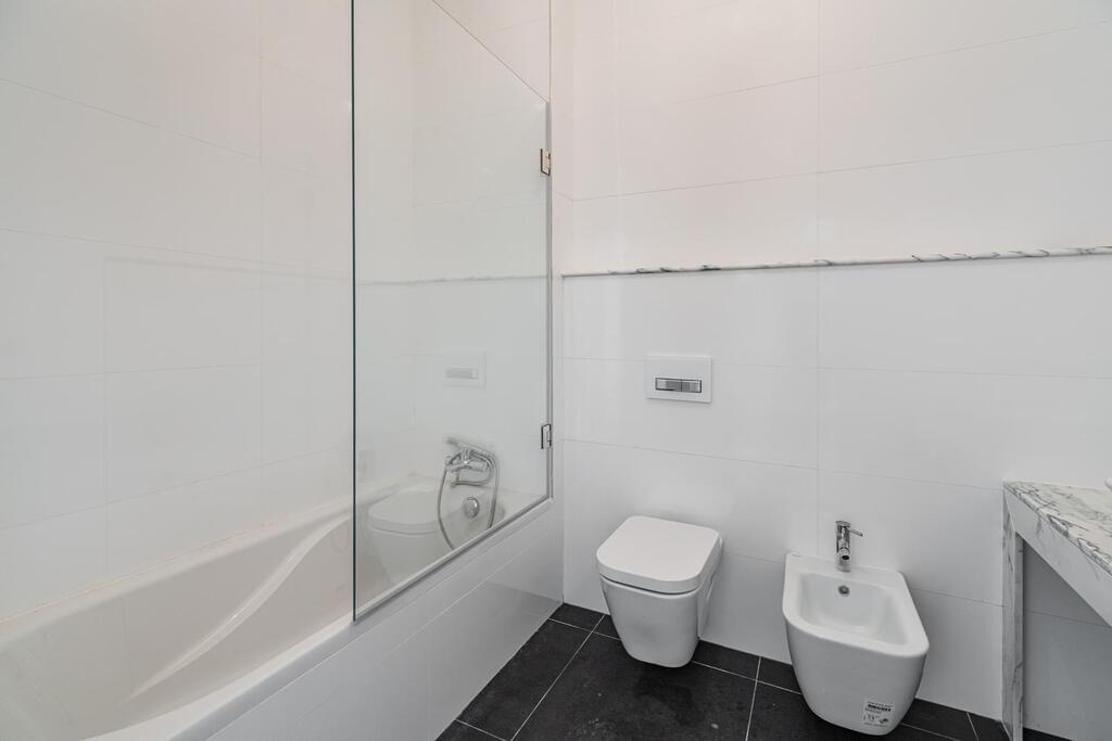 Apartamento T4 com estacionamento