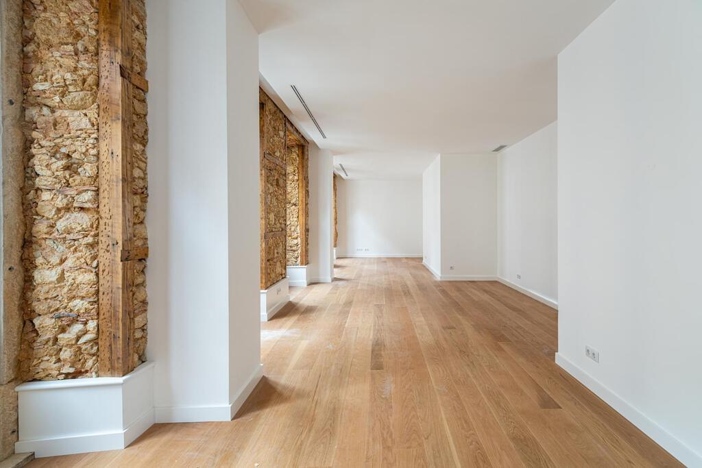 Apartamento T4 com estacionamento