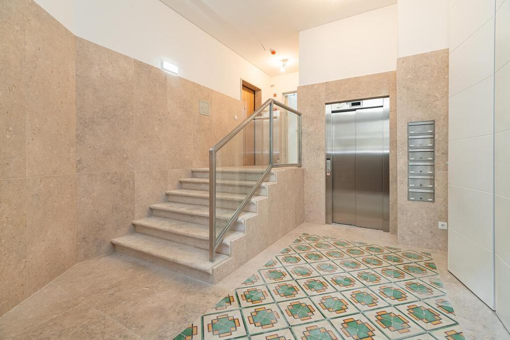 Apartamento T4 com estacionamento