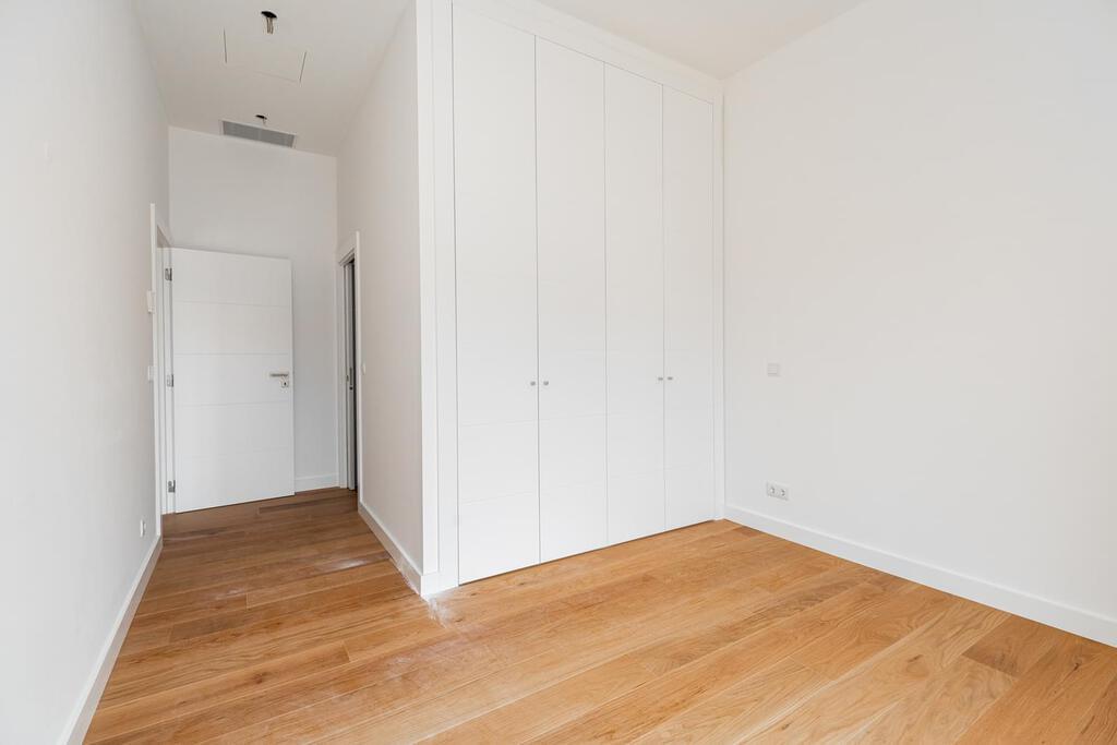 Apartamento T4 com estacionamento