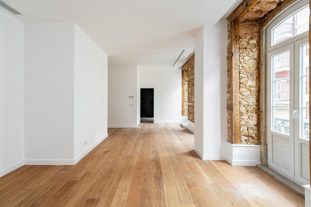 Apartamento T4 com estacionamento