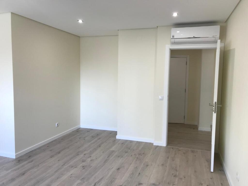 2 bedroom apartment with parking