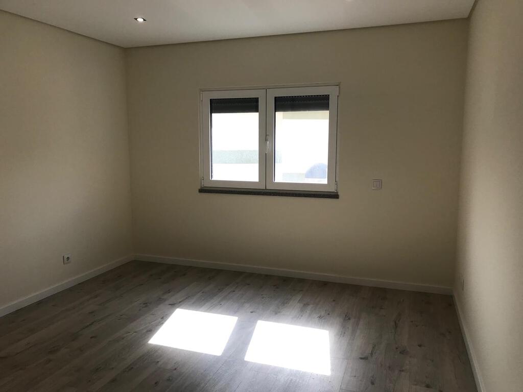 2 bedroom apartment with parking