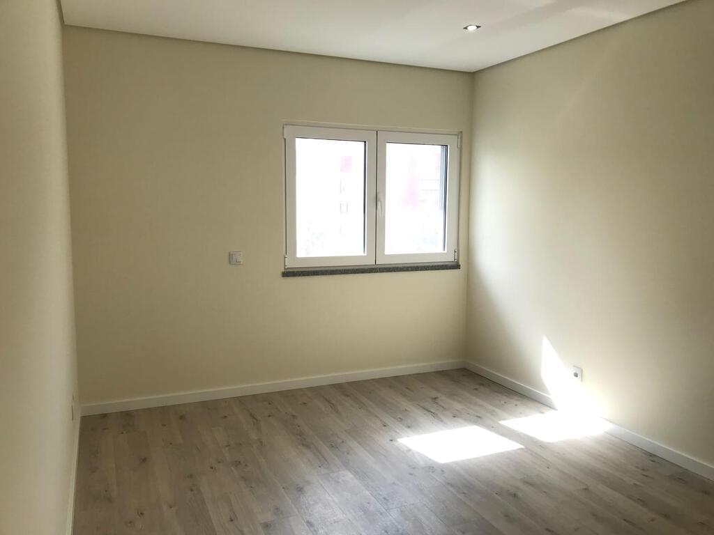 2 bedroom apartment with parking