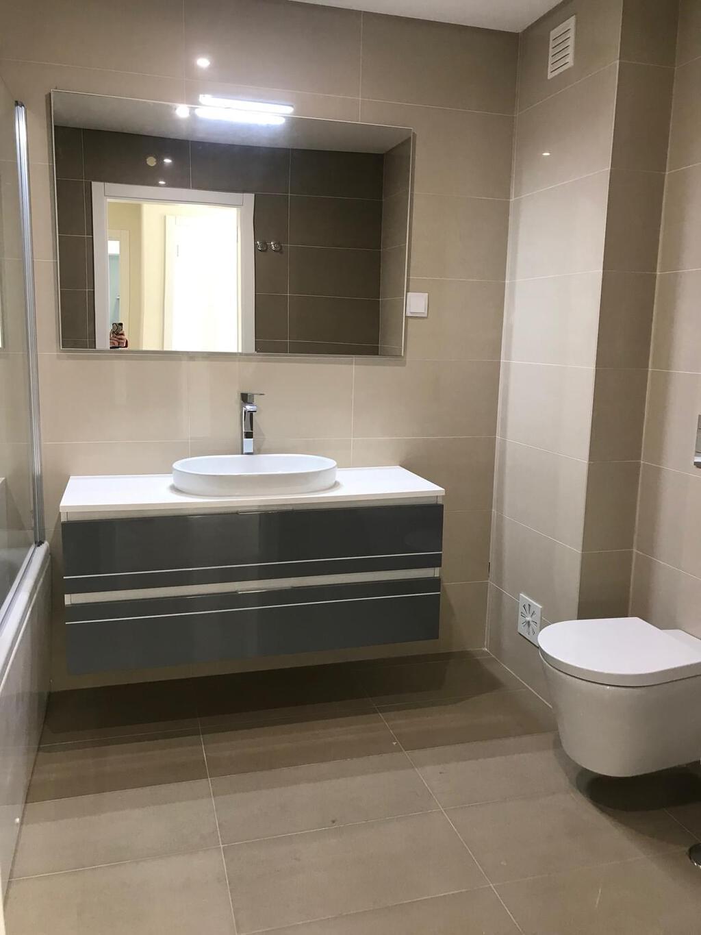 2 bedroom apartment with parking