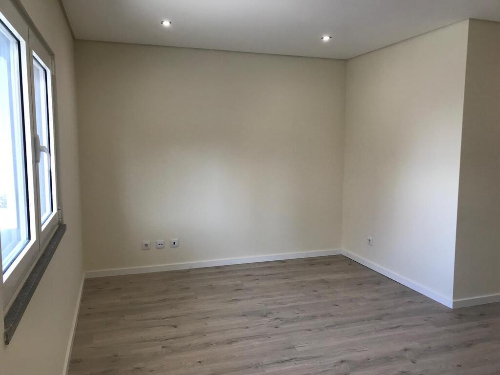 2 bedroom apartment with parking
