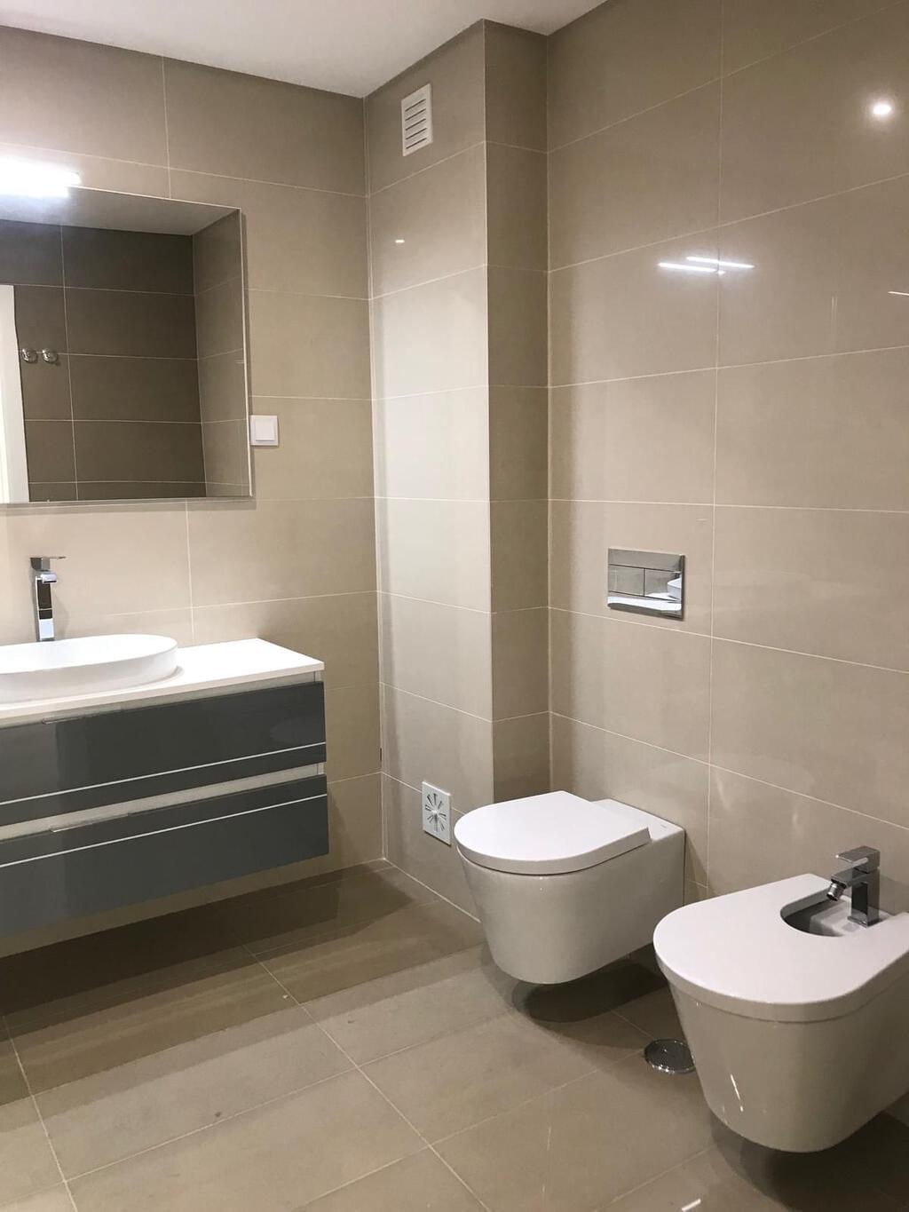 2 bedroom apartment with parking