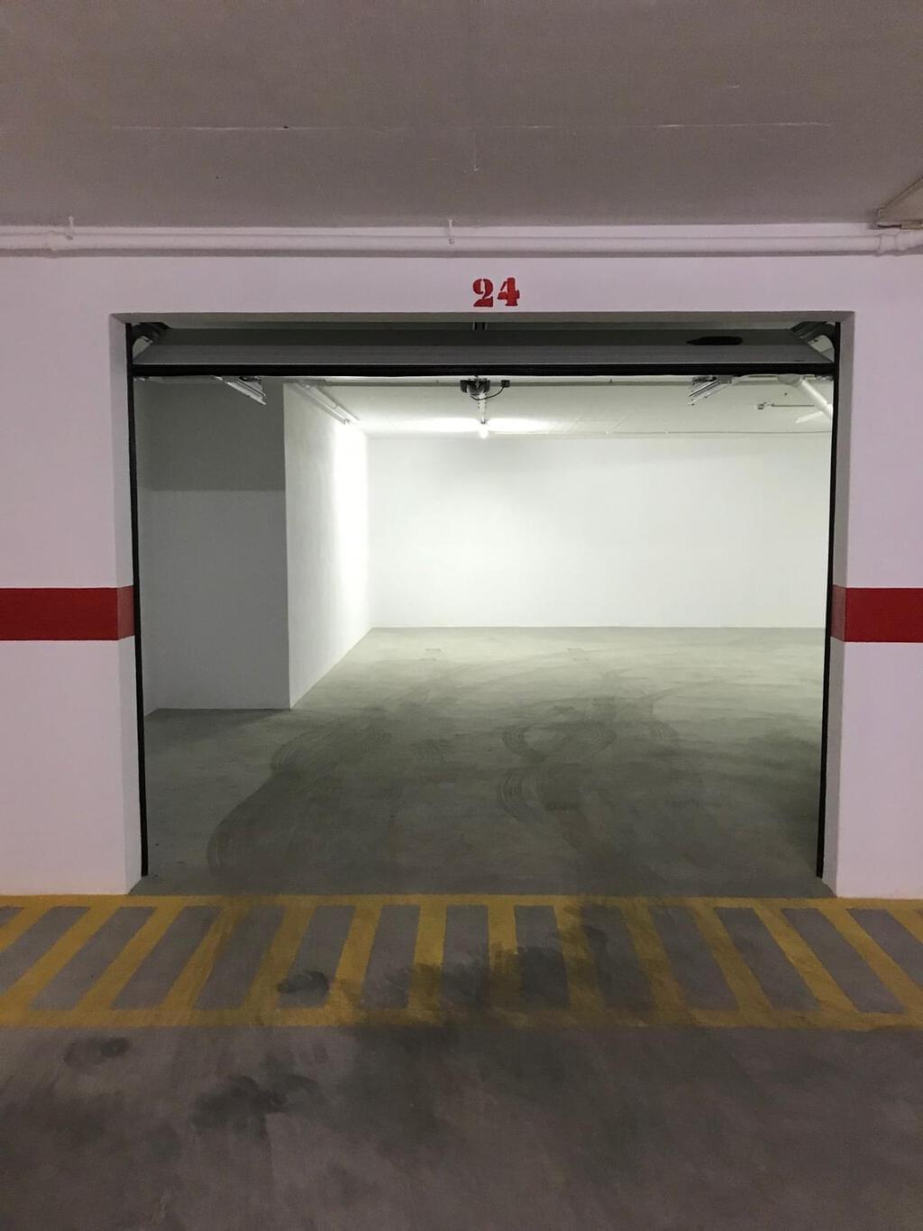 2 bedroom apartment with parking