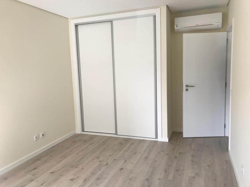 2 bedroom apartment with parking