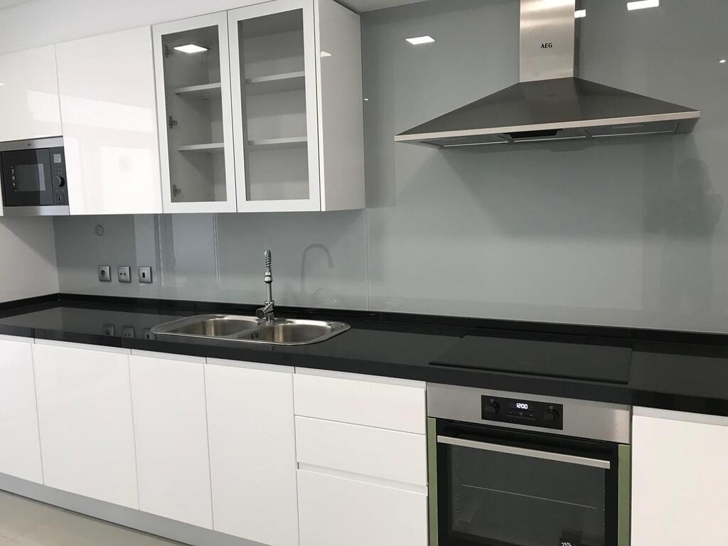 2 bedroom apartment with parking