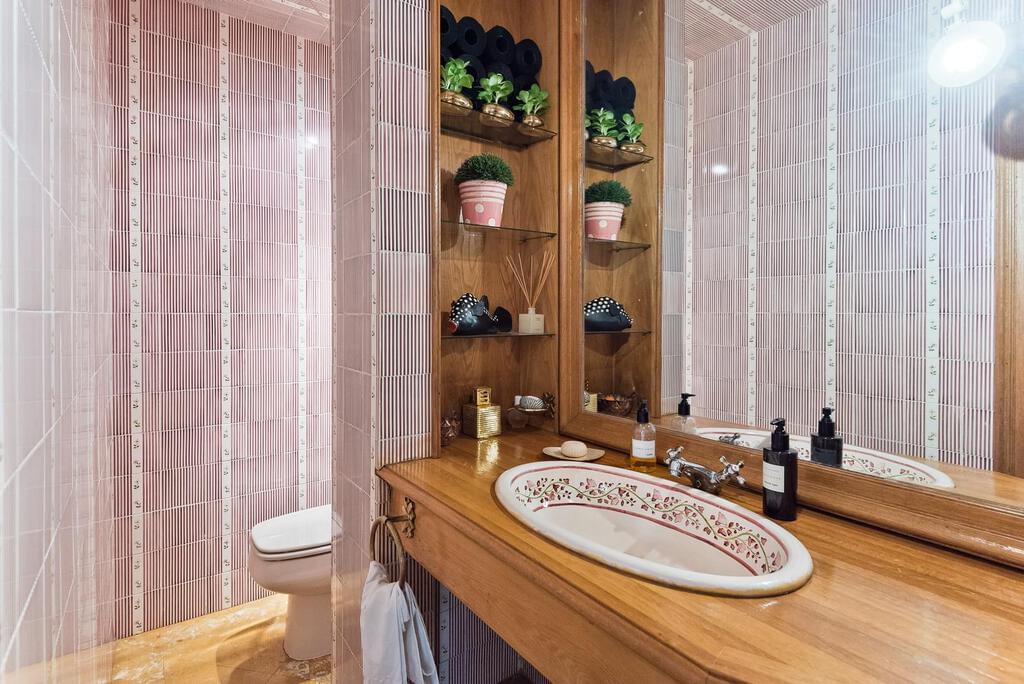 4 bedroom villa with parking