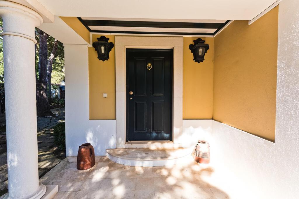 4 bedroom villa with parking