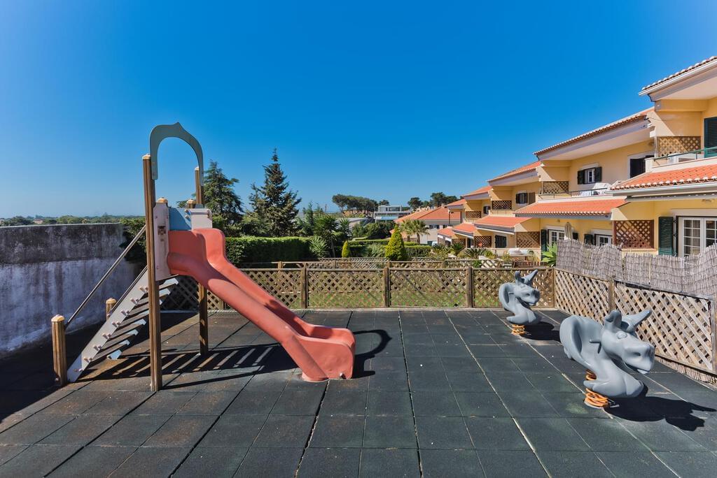 4 bedroom villa with a swimming pool in gated community