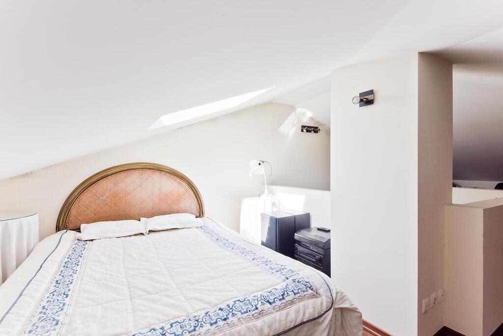 4 bedroom villa with a swimming pool in gated community