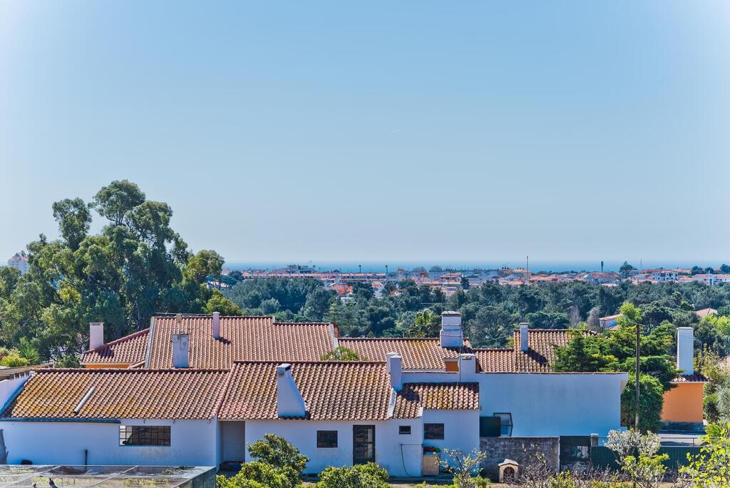 4 bedroom villa with a swimming pool in gated community