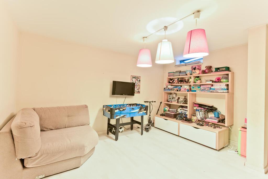 4 bedroom villa with a swimming pool in gated community