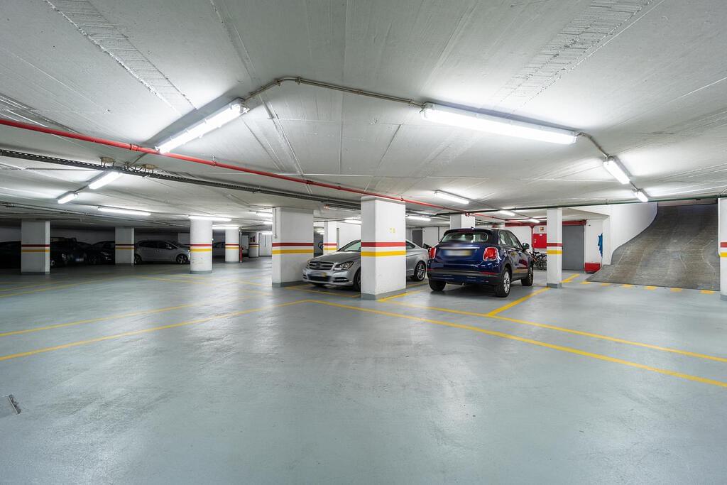 3 bedroom apartment with parking