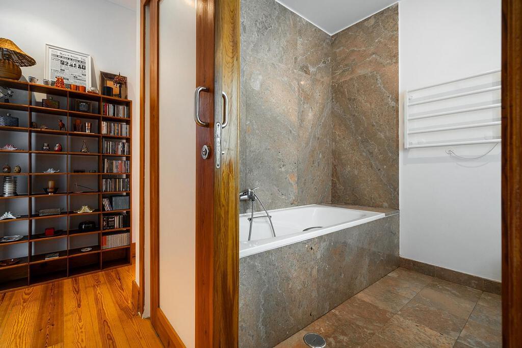 3 bedroom apartment with parking