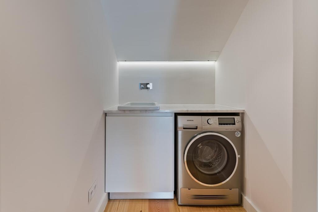 3 bedroom duplex with parking