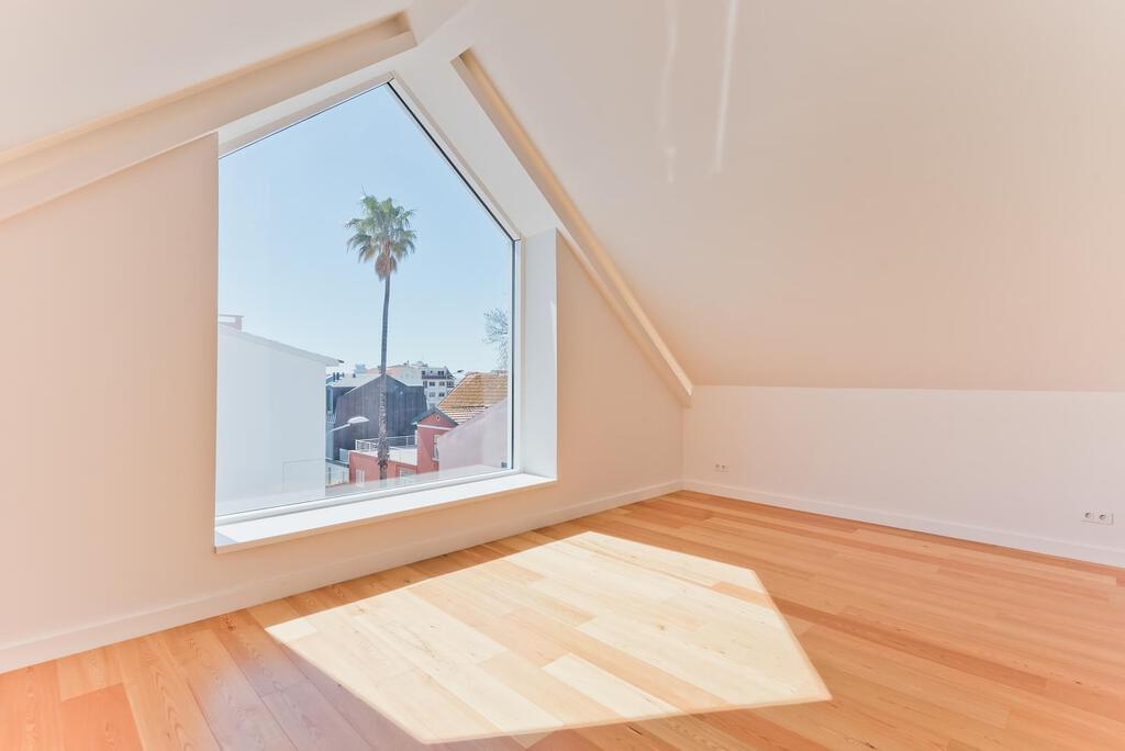 3 bedroom duplex with parking