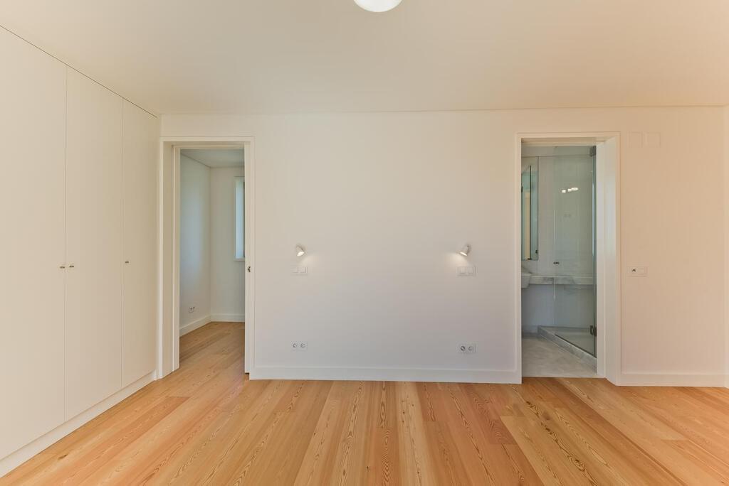 3 bedroom duplex with parking