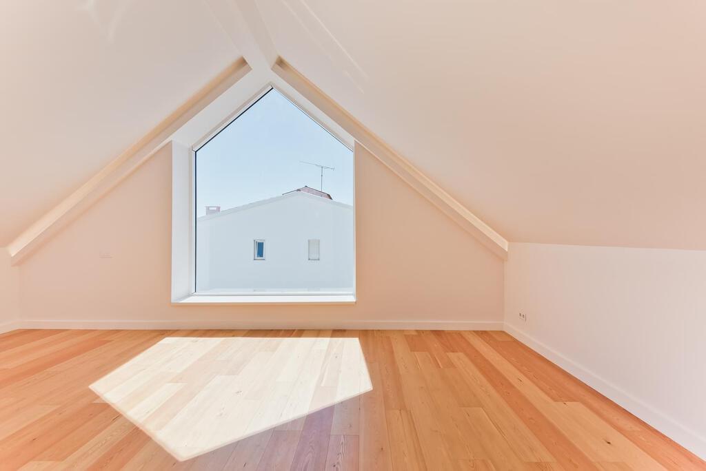 3 bedroom duplex with parking