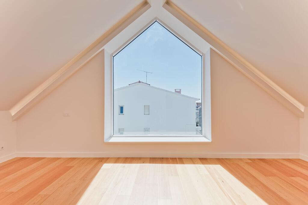 3 bedroom duplex with parking