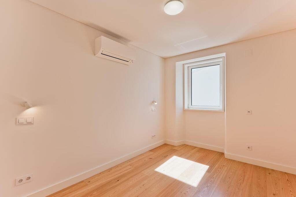 3 bedroom duplex with parking