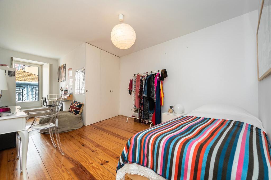 3 bedroom duplex with parking